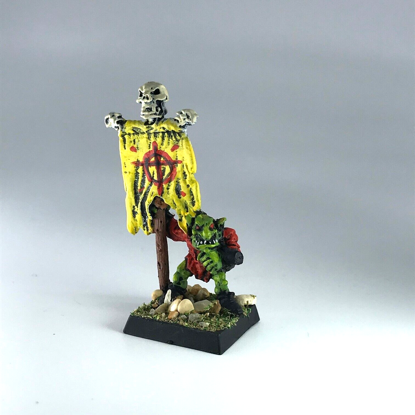 Goblin Standard Bearer Orcs & Goblins - Citadel Warhammer Classic Metal X1200