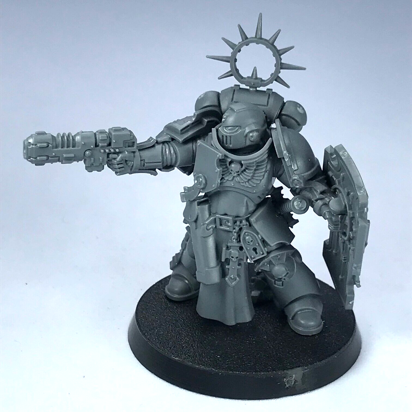 Lieutenant with Storm Shield Space Marines - Warhammer 40K Games Workshop X12047