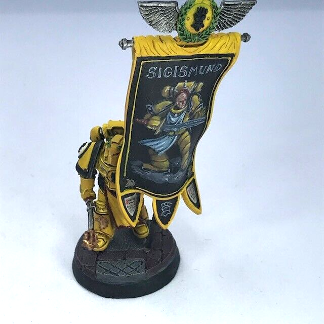 Imperial Fists - Legion Command Standard Bearer - Warhammer 30K C4771