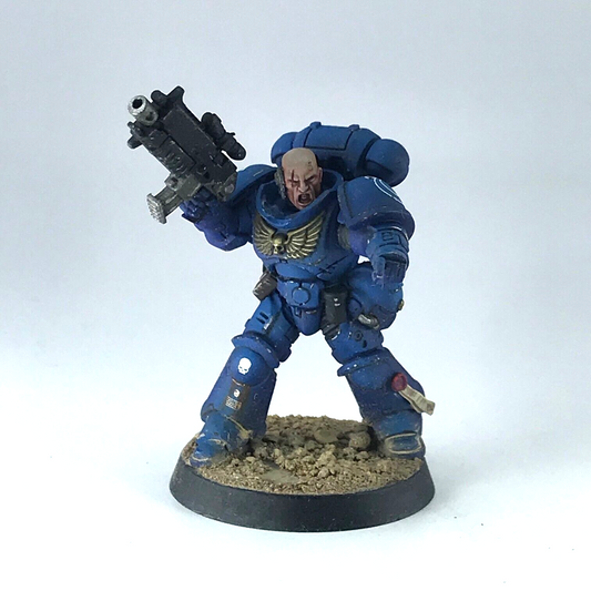 Ultramarines Primaris Lieutenant - Space Marines Warhammer 40K Painted C4552