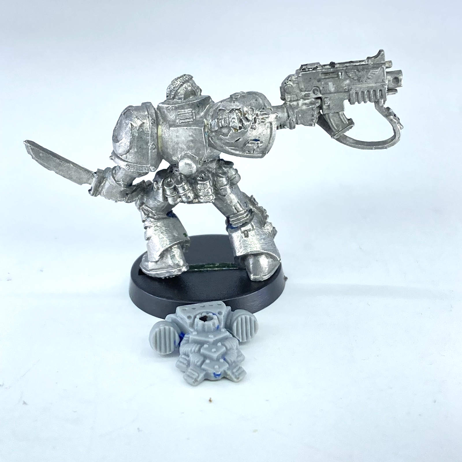 b8798b84-66ef-4d4b-9f94-399c56c23540