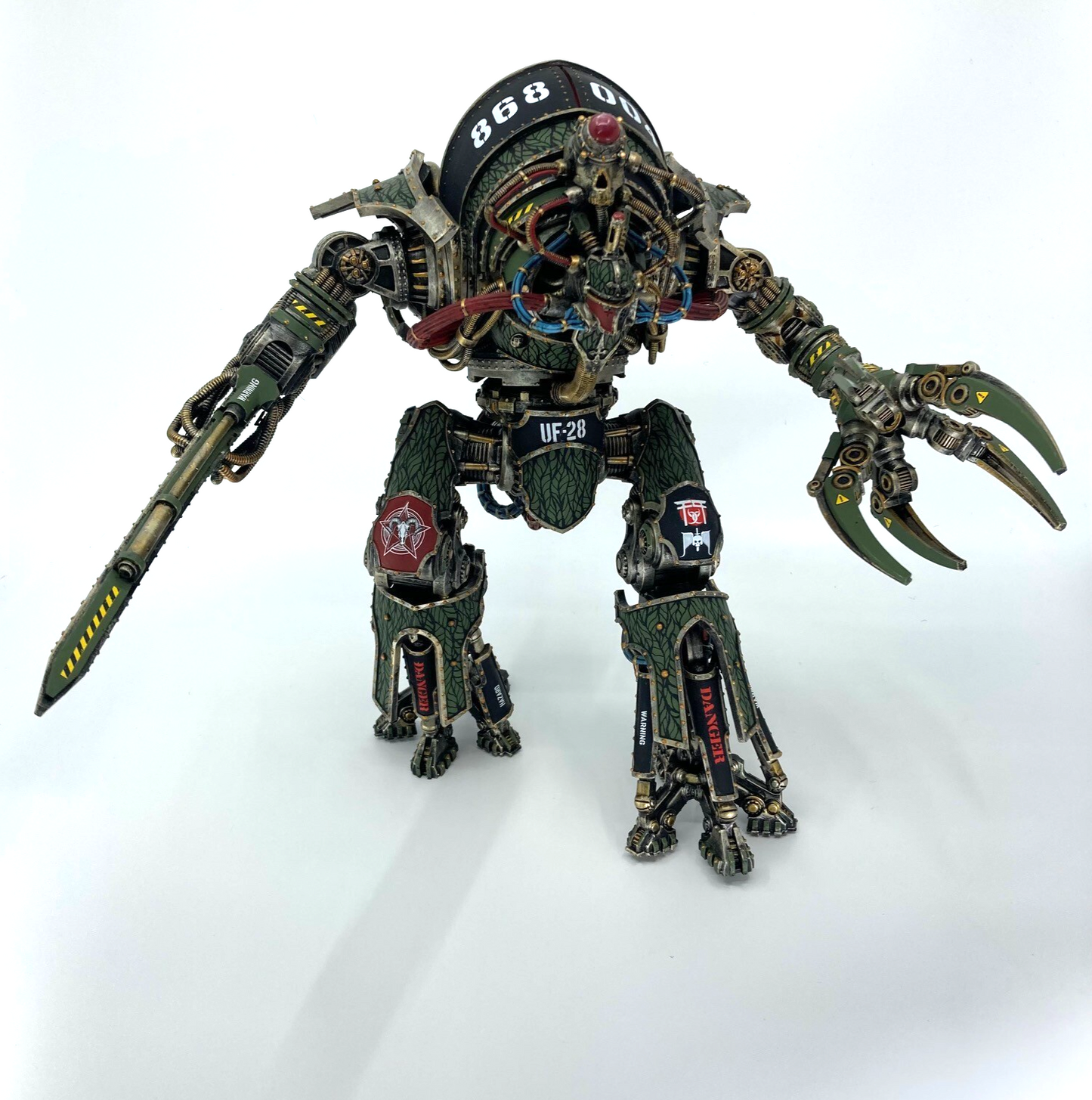 Large Robotic Titan Knight with Power Claw Sword - Painted Model
