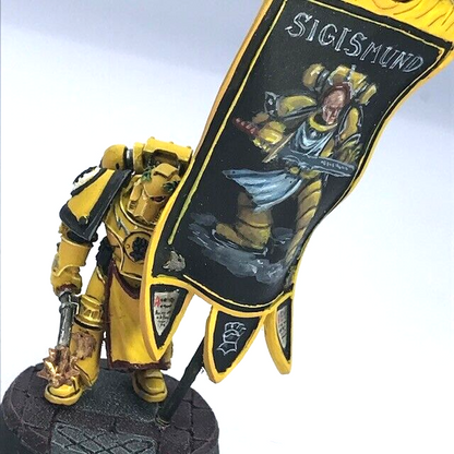 Imperial Fists - Legion Command Standard Bearer - Warhammer 30K C4771