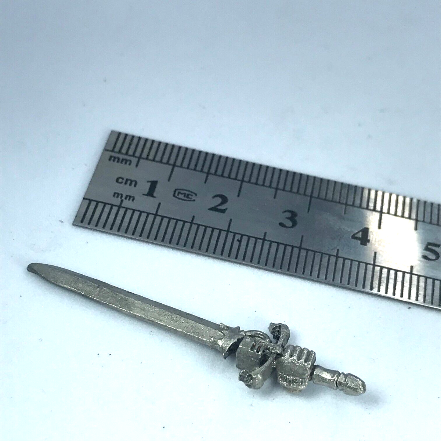 Classic Space Marine Hands Sword Part Character Kitbash - Warhammer 40K X5654