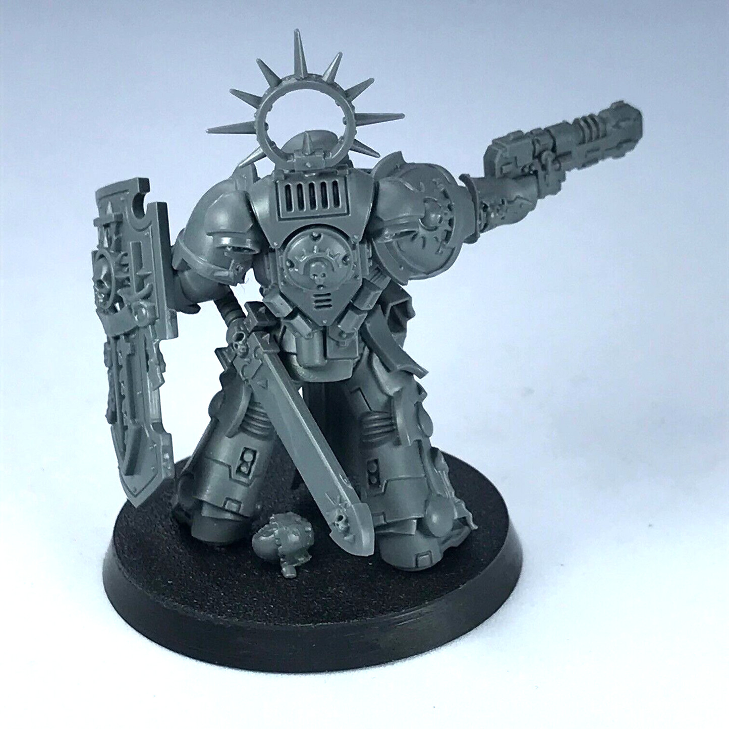 Lieutenant with Storm Shield Space Marines - Warhammer 40K Games Workshop X12047