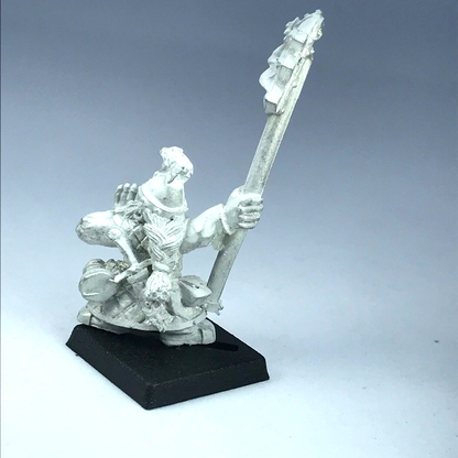 Dwarf Thunderer Standard Bearer - Citadel Warhammer Fantasy Classic Metal X774