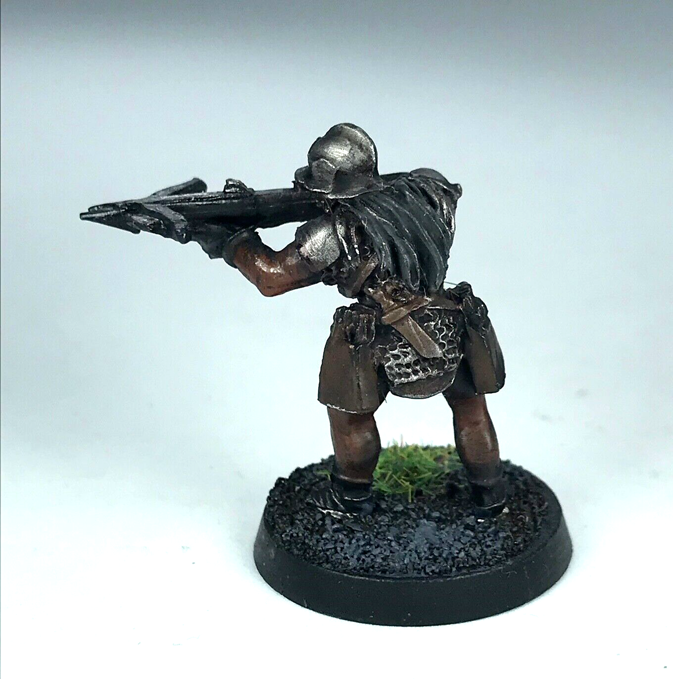 Uruk Hai With Crossbow LOTR - Warhammer / Lord of the Rings Painted Metal X3063