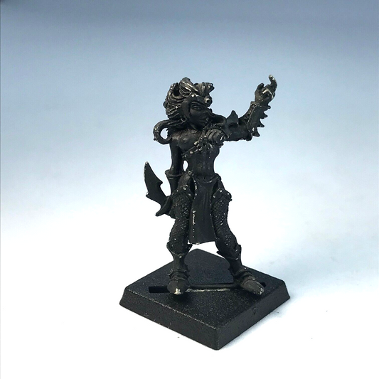 Dark Elves Witch Elf Warrior Warhammer Fantasy Undercoated Classic Metal X5249