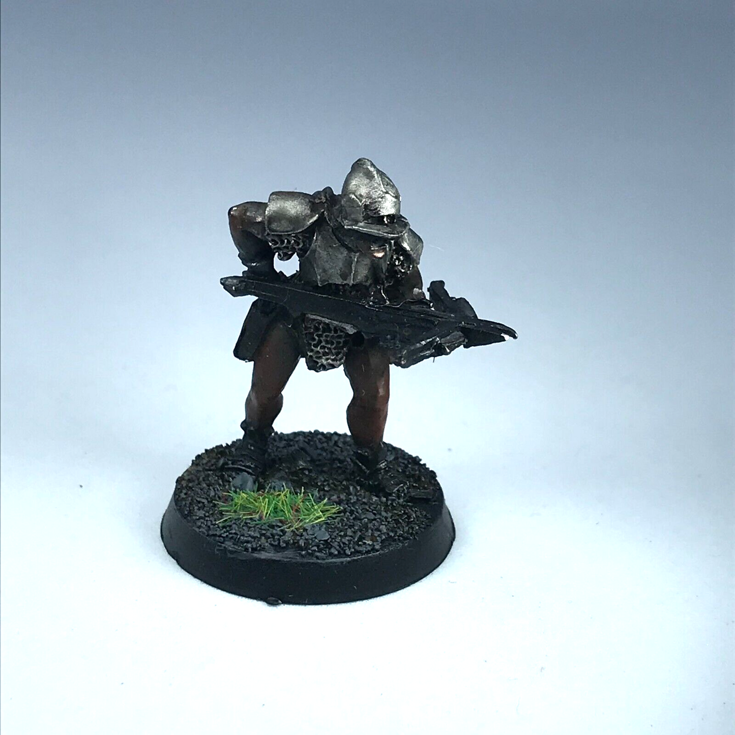 Uruk Hai with Crossbow - LOTR Warhammer Lord of the Rings Painted Metal X10194