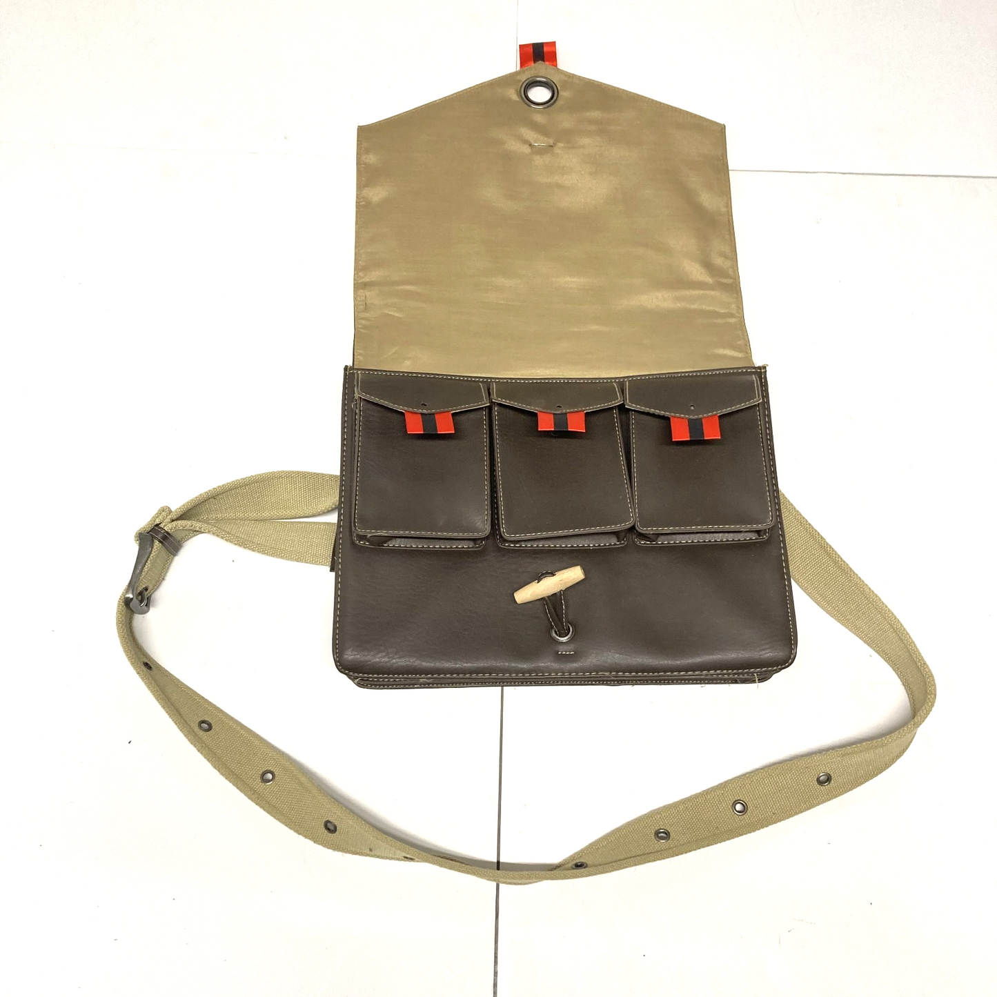 f5b0c947-da20-4660-b1af-eadeb781e56a