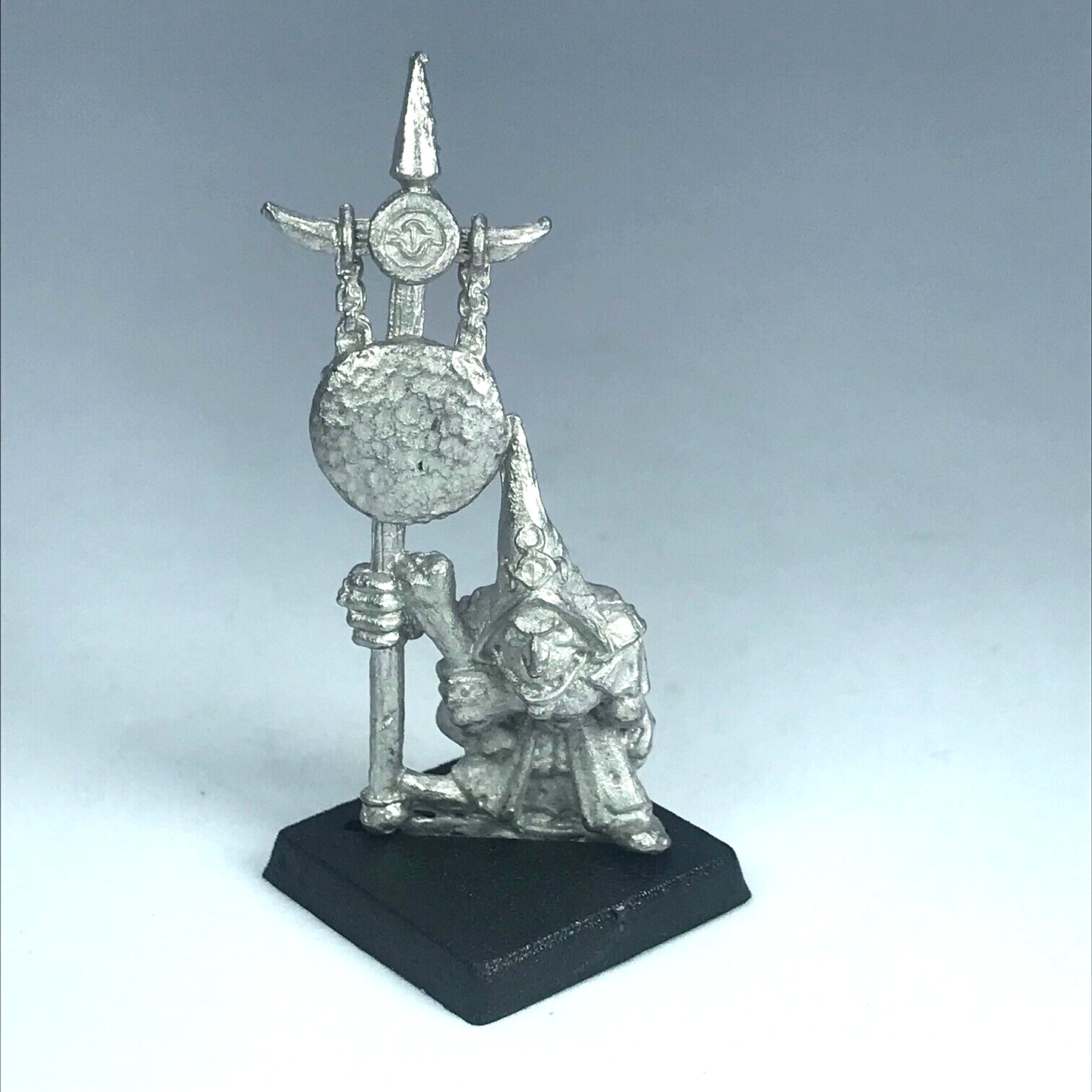 Metal Classic Goblin Standard Bearer Orcs Goblins - Warhammer Fantasy X9514