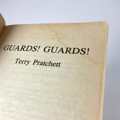 Guards! Guards! - Discworld Terry Pratchett - 1989 - Corgi 2nd Printing M1783