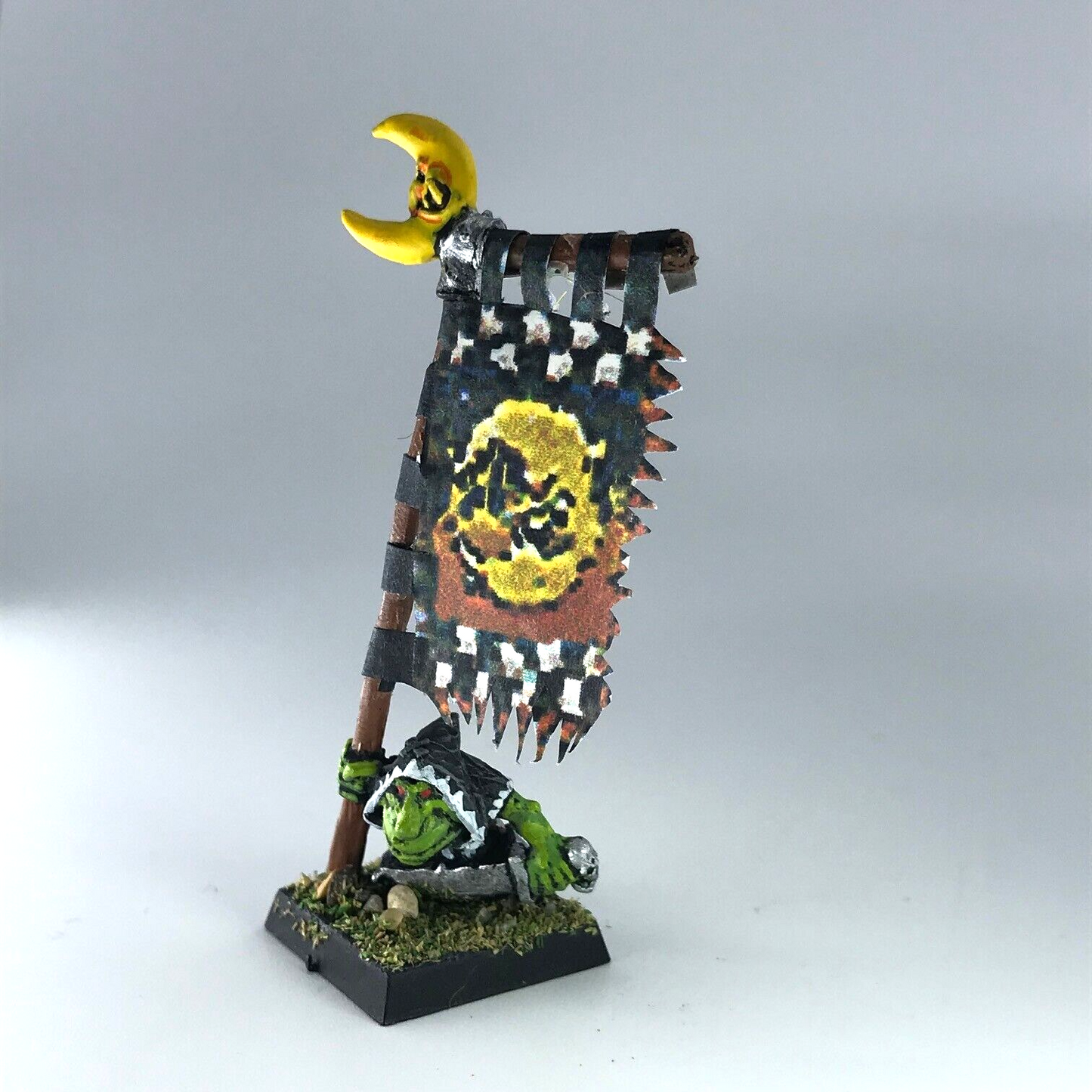 Goblin Standard Bearer Orcs & Goblins - Citadel Warhammer Classic Metal X8976