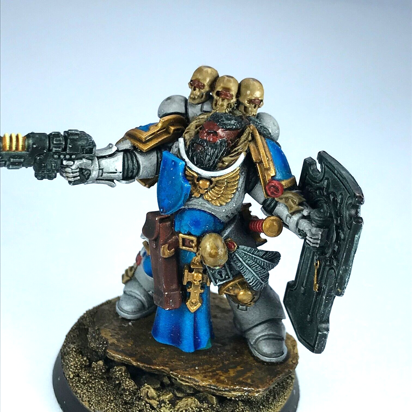 Pro painted Warhammer 40k Iron Hands Primaris Captain / Lieutenant A | UK Pro painted Warhammer 40k Iron Hands Primaris Captain / Lieutenant A | UK